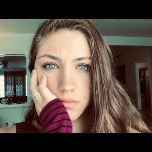 Meet your Posher, Madelyn